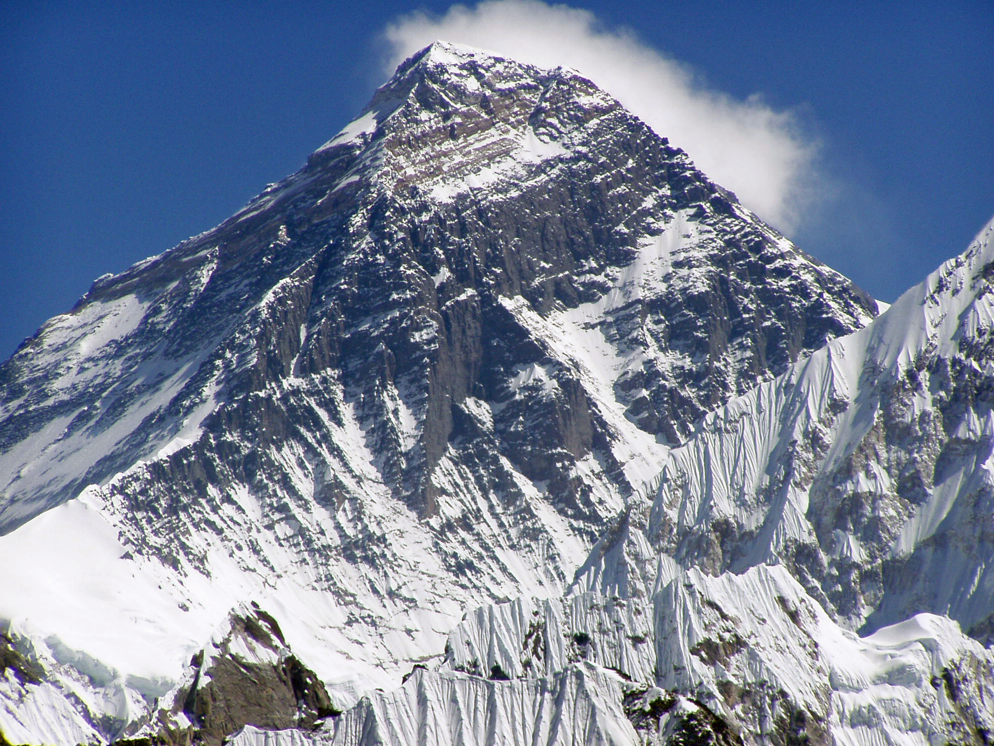 Какая гора занимает 2 место по высоте. Горная вершина Джомолунгма (Эверест). Вершины: гора Джомолунгма (Эверест),. Гора Эверест 8848 м. Гора джамалумба.